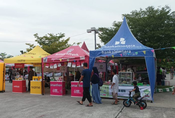 Pasar Ramadan Drive Thru 1445 Hijriah di Masjid Madinatul Iman Balikpapan Islamic Center. Foto: BorneoFlash/Niken Sulastri