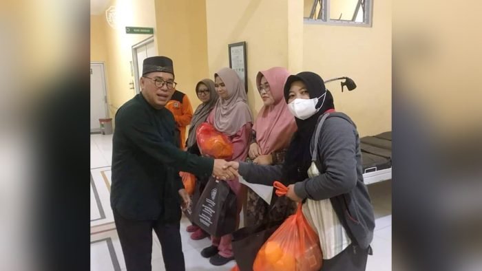 Pj Bupati PPU Makmur Marbun saat kunjungan pelayanan kesehatan di Puskesmas Waru dan Petung, Selasa, 26 Maret 2024. Foto: IST/DiskominfoPPU