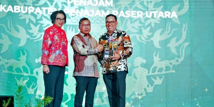 Makmur Marbun Terima Penghargaan Adipura: Jadi Kado Istimewa HUT Ke-22 PPU