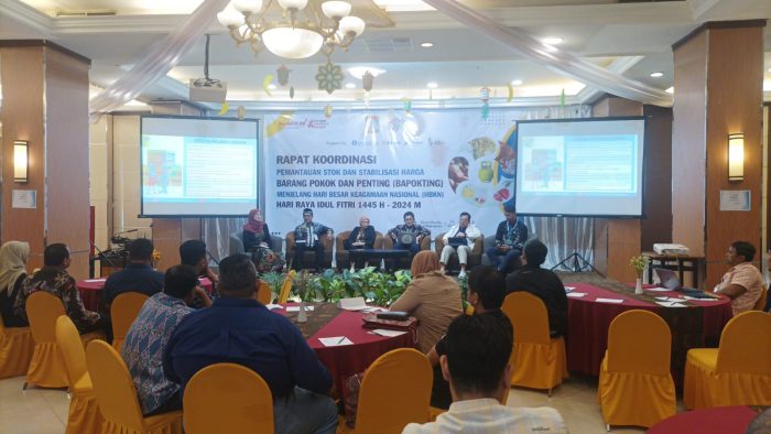 Rapat Koordinasi Pemantauan Stok dan Stabilitas Harga Bapokting di Kota Balikpapan, di Ballroom Pasific Hotel Balikpapan, pada hari Kamis (14/3/2024). Foto: BorneoFlash/Niken Sulastri