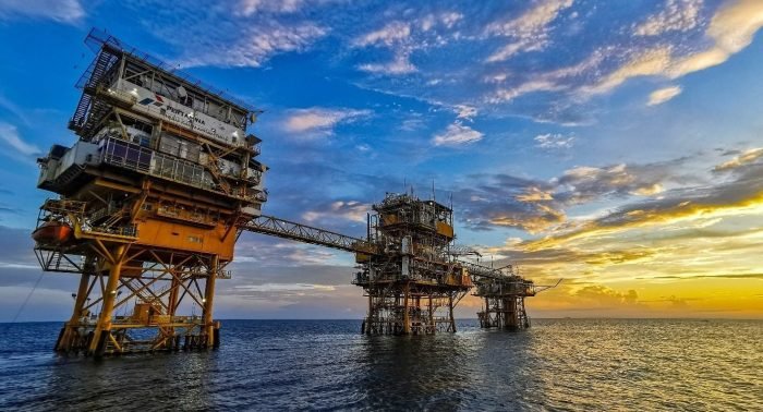 Salah satu fasilitas anjungan lepas pantai yang dikelola Grup PT Pertamina Hulu Indonesia di Regional 3 Kalimantan. Pertamina terus berinvestasi dalam kegiatan eksplorasi dan eksploitasi (pengembangan) lapangan-lapangan migas guna mendukung pencapaian target produksi nasional. Foto: IST/PT PHI