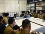 Sekretaris DPRD Paser, Muhammad Iskandar Zulkarnain melakukan pertemuan dengan Inspektorat Paser, membahas Monitoring Center for Prevention (MCP) atas Pokir Anggota DPRD Paser, di Sekretariat DPRD Paser pada Selasa,19 Maret 2024. Foto: IST/DPRD Paser