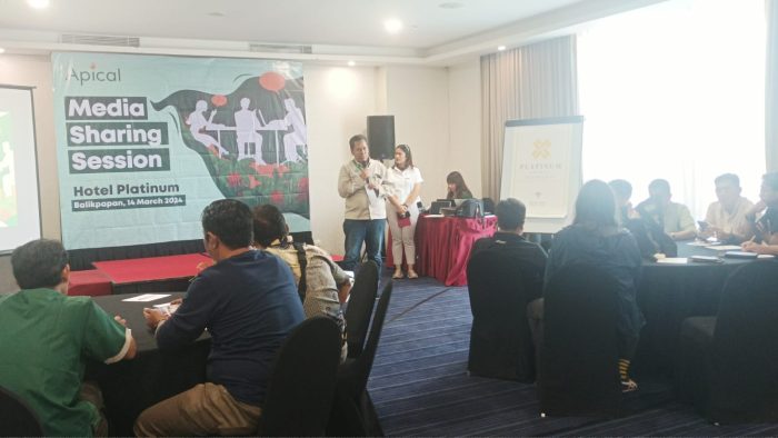Senior Manager Social, Security, License PT KRN, M Jaya Budiarsa saat membuka Media Sharing Sessions, yang dirangkai dengan buka puasa bersama di Platinum Hotel Balikpapan, pada hari Kamis (14/3/2024). Foto: BorneoFlash/Niken Sulastri