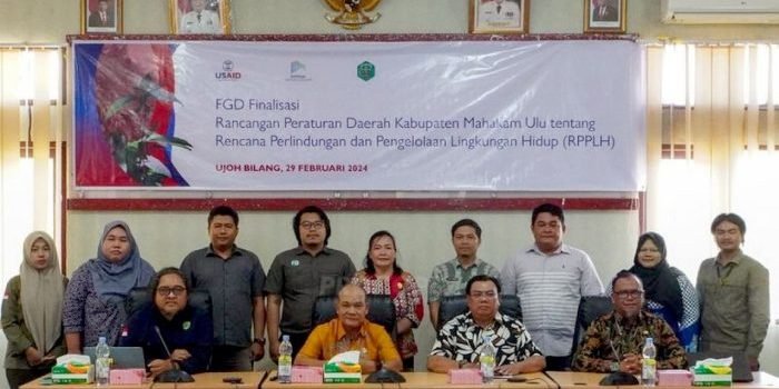Wabup Mahulu Yohanes Avun secara resmi membuka Focus Group Discussion (FGD) Finalisasi Raperda Tentang Rencana Perlindungan dan Pengelolaan Lingkungan Hidup (RPPLH) Kabupaten Mahulu, di ruang rapat Bappelitbangda, Kamis (29/02/2024). Foto: IST/Prokopim Ma