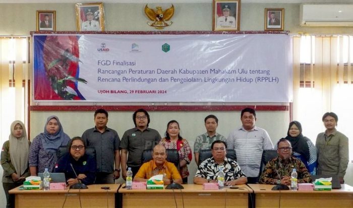 Wabup Mahulu Yohanes Avun secara resmi membuka Focus Group Discussion (FGD) Finalisasi Raperda Tentang Rencana Perlindungan dan Pengelolaan Lingkungan Hidup (RPPLH) Kabupaten Mahulu, di ruang rapat Bappelitbangda, Kamis (29/02/2024). Foto: IST/Prokopim Mahulu