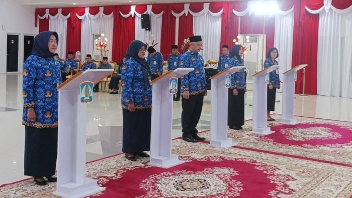 Wali Kota Balikpapan H. Rahmad Mas'ud mengambil sumpah janji jabatan dan melantik pimpinan tinggi pratama, di Aula Balai Kota Balikpapan, pada hari Senin (18/3/2024). Foto: BorneoFlash/Niken Sulastri