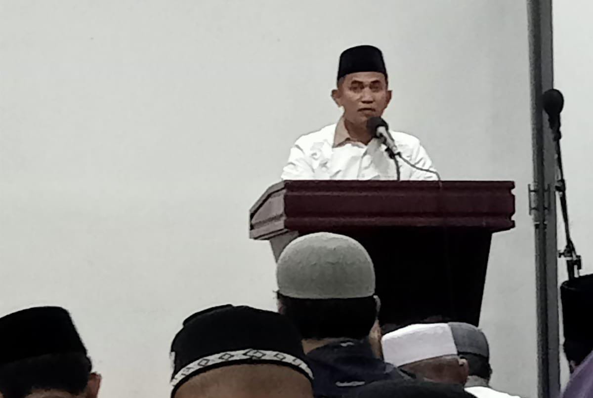 Wali Kota Balikpapan H Rahmad Mas'ud saat memberikan sambutan pada pelaksanaan tarawih, di Masjid Istiqamah Balikpapan, pada hari Senin, 11 Maret 2024 Foto: Niken Sulastri/BorneoFlash.com