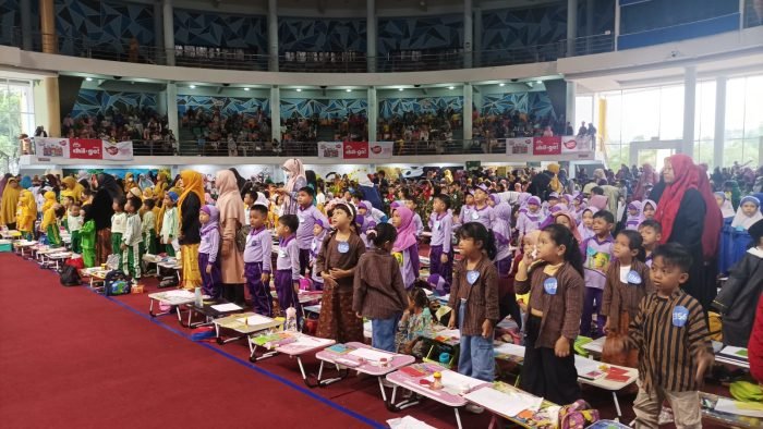 Anak-anak TK di Kecamatan Balikpapan Kota, Balikpapan Utara dan Balikpapan Timur  mengikuti kegiatan panggung gembira yang berlangsung di Balikpapan Sport Convention Center (BSCC)/DOME, pada hari Senin (29/4/2024). Foto: BorneoFlash/Niken Sulastri