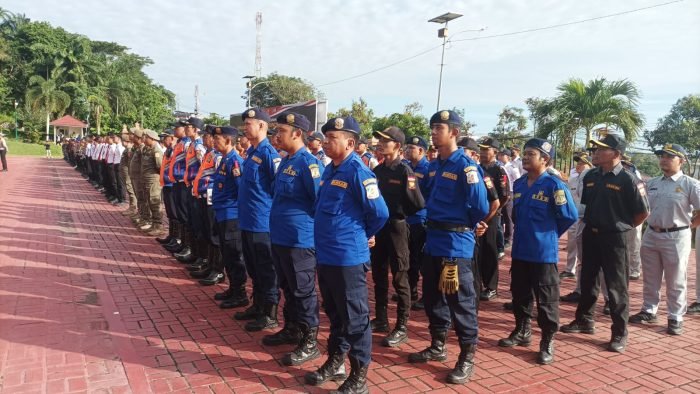 Apel Gelar Pasukan Operasi Kepolisian Terpusat "Ketupat Mahakam" 2024, dalam rangka pengamanan Idul Fitri 1445 Hijriah, di Lapangan Mako Polda Kaltim, pada hari Rabu (3/4/2024). Foto: HO/Humas Polda Kaltim