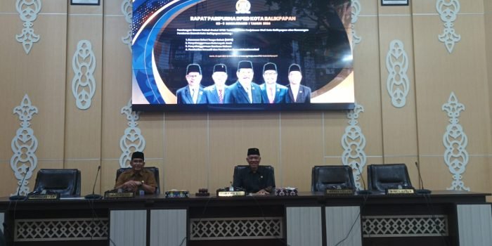 DPRD Kota Balikpapan Menggelar Rapat Paripurna yang dipimpin Wakil Ketua DPRD Balikpapan, Budiono bersama Sekretaris Daerah Kota Balikpapan, Muhaimin di Ruang Rapat Paripurna DPRD Balikpapan, pada hari Senin (01/04/2024). Foto: BorneoFlash/Niken Sulastri