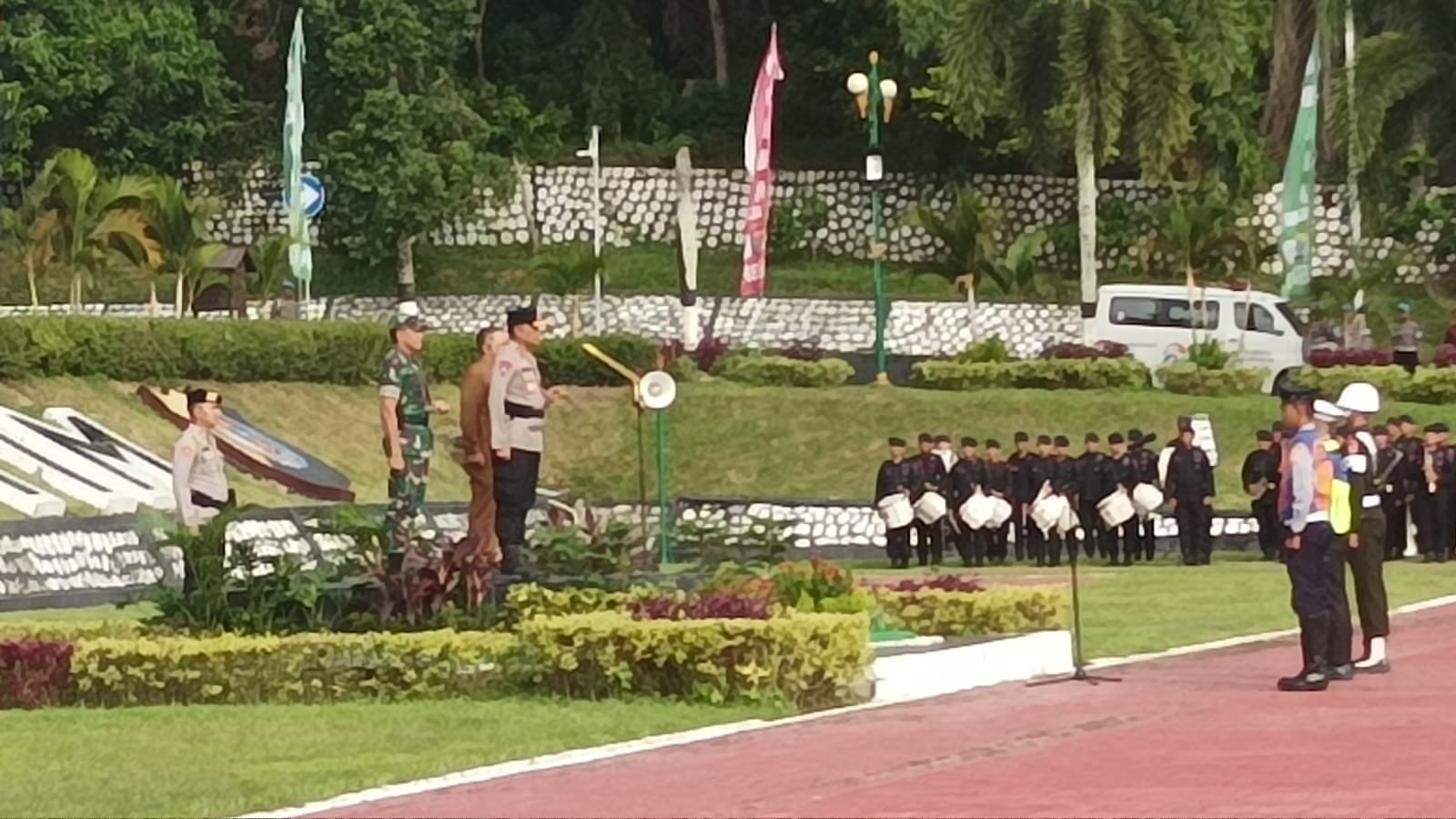 Kapolda Kaltim, Irjen Pol. Nanang Avianto Saat Memimpin Apel Gelar Pasukan Operasi Kepolisian Terpusat "Ketupat Mahakam" 2024, dalam rangka pengamanan Idul Fitri 1445 Hijriah, di Lapangan Mako Polda Kaltim, pada hari Rabu (3/4/2024). Foto: HO/Humas Polda Kaltim