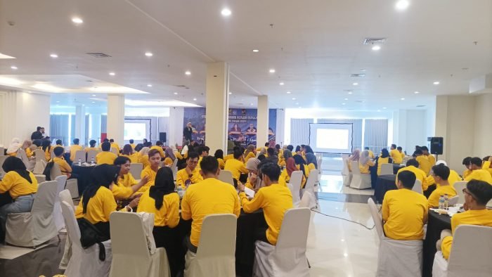 Pemuda Balikpapan mengikuti Sosialisasi Kewirausahaan Pemuda Kota Balikpapan Tahun 2024, di Ballroom Hotel Horison Ultima Balikpapan, pada hari Sabtu (27/4/2024). Foto: BorneoFlash/Niken Sulastri