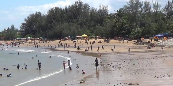 Pengunjung Pantai Manggar Segara Sari Melonjak dari Tahun Sebelumnya 