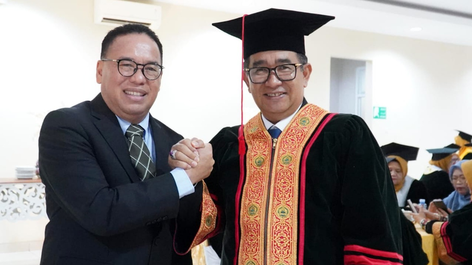 Pj Bupati PPU Beri Ucapan Langsung kepada Pj Gubernur Kaltim yang Dikukuhkan Menjadi Profesor Kehormatan