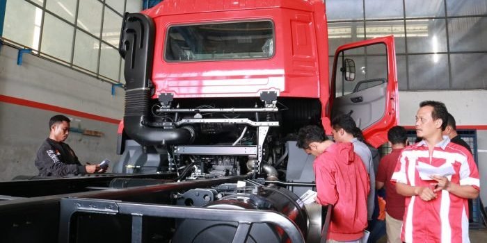 Peserta babak kualifikasi sedang melakukan inspeksi. Foto: BorneoFlash/Ist