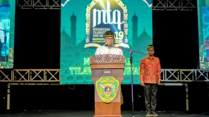 Pj Bupati PPU Makmur Marbun saat membuka acara MTQ ke-19 di Kecamatan Waru Pj Bupati PPU Makmur Marbun saat membuka acara MTQ ke-19 di Kecamatan Waru pada Sabtu (27/4/2024) malam. Foto: Irwan/BorneoFlash.com
