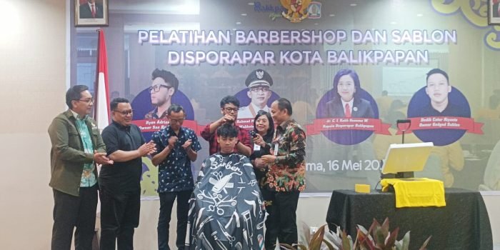 Disporapar Beri Pelatihan Pemuda Pemudi Balikpapan Usaha Barbershop dan Sablon 