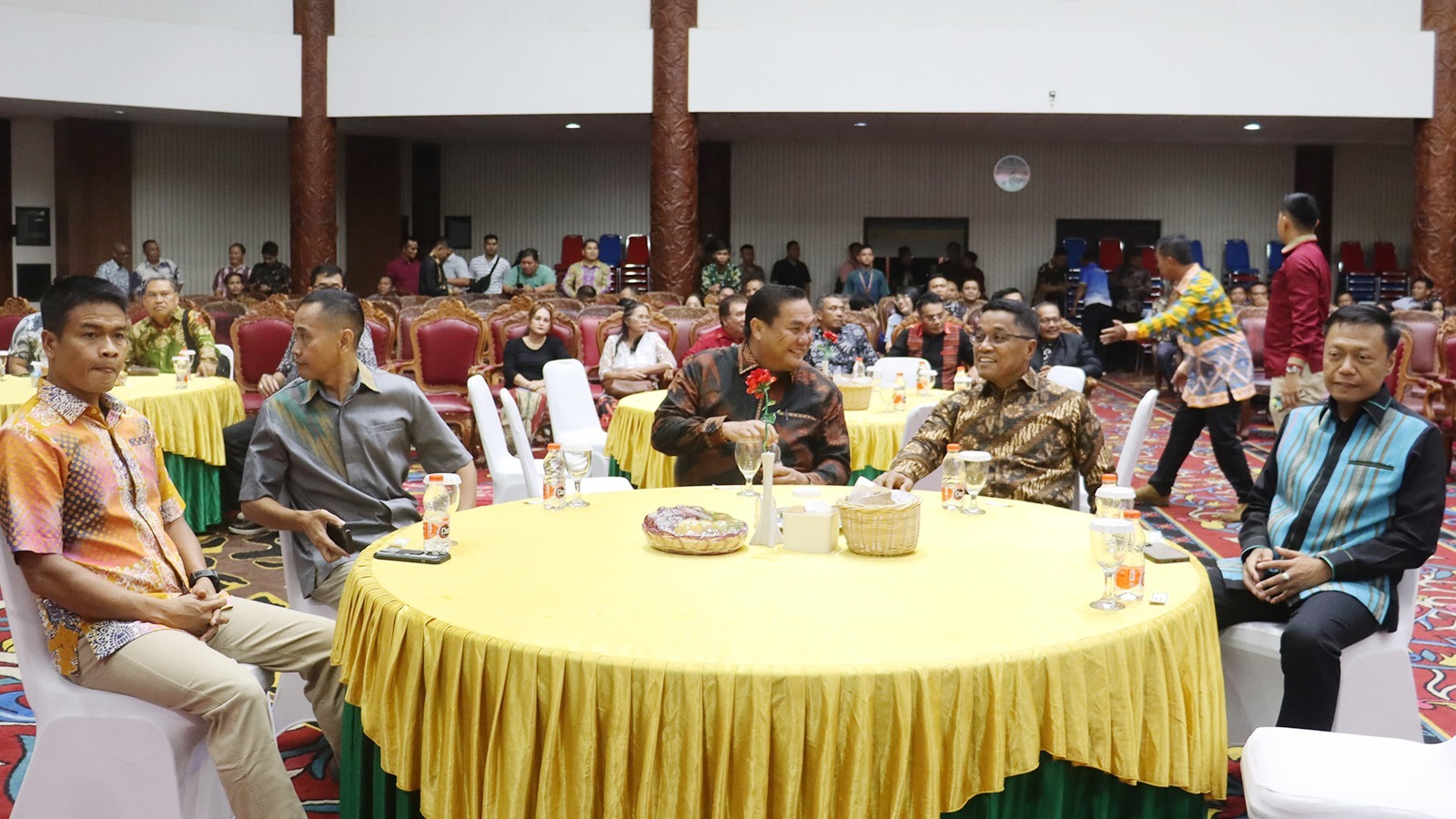 Bupati Kutai Barat FX Yapan bersama Danrem 091/ASN saat malam ramah tamah di Gedung Auditorium Aji Tullur Jejangkat(ATJ), Senin (13/05/2024). Foto: HO/KominfoKubar