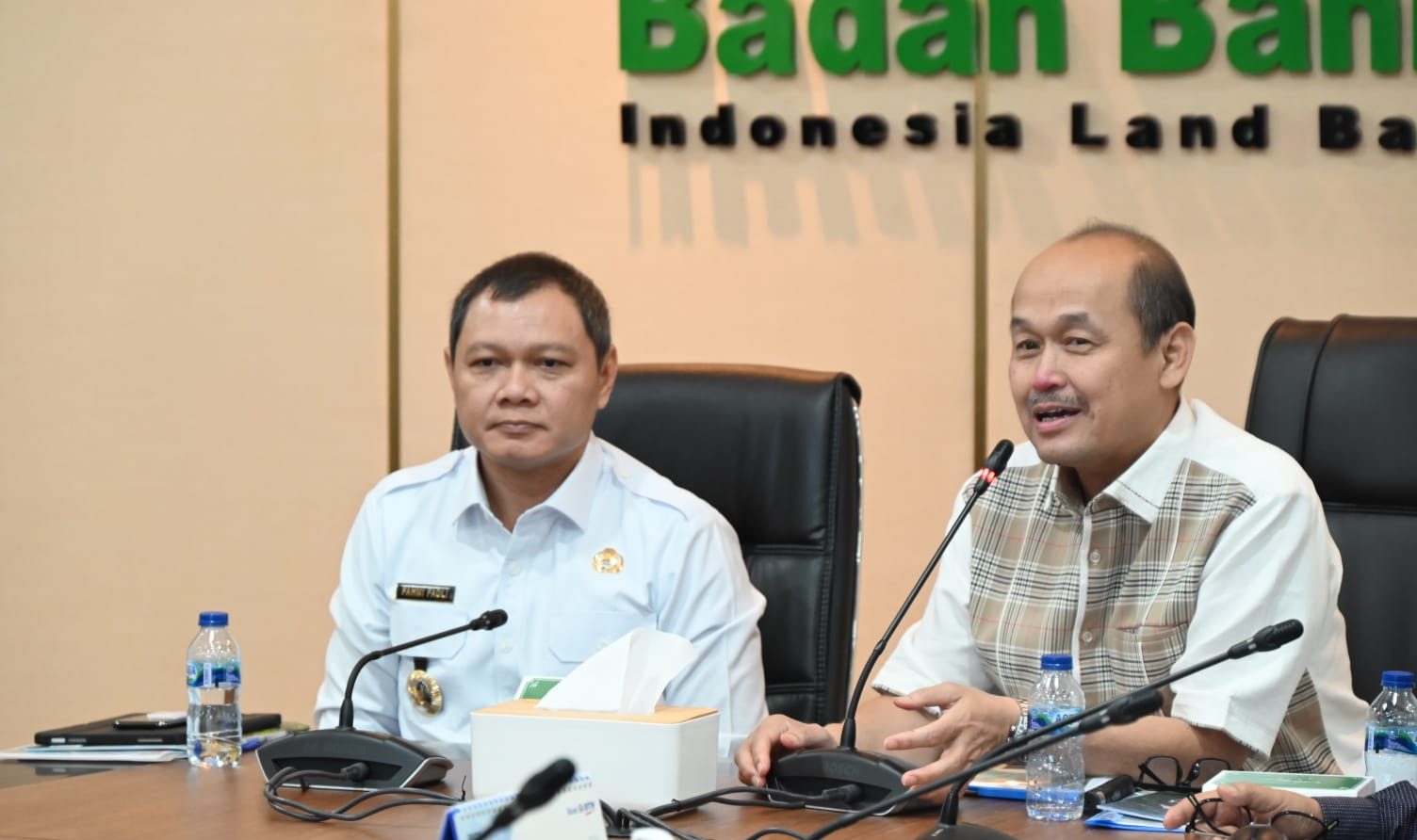 Bupati Paser dr. Fahmi Fadli saat melakukan koordinasi atau audiensi dengan Bank Tanah pada Kementerian Agraria dan Tata Ruang Republik Indonesia di Jakarta, Selasa (30/04/2024). Foto: BorneoFlash/IST