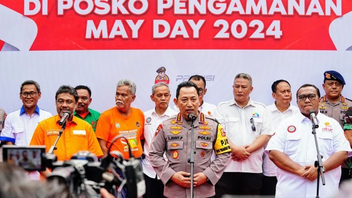 Kapolri Jenderal Listyo Sigit Prabowo saat meninjau langsung pengamanan peringatan aksi Hari Buruh Internasional di Gelora Bung Karno (GBK), Jakarta, Rabu, 1 Mei 2024. Foto: IST/Humas Polda Kaltim