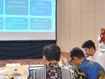 Kepala Bappeda Litbang Kota Balikpapan, Murni saat pelaksanaan Rapat Kerja Dewan Tim Pelaksana dan Forum Smart City, di Platinum Hotel Balikpapan pada hari Rabu (22/5/2024). Foto: BorneoFlash/Niken Sulastri