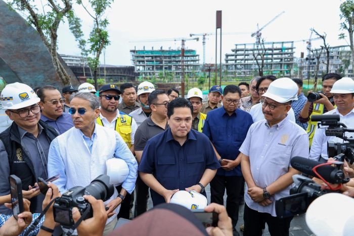 Kepala Otorita IKN, Bambang Susantono bersama Menteri BUMN Erick Thohir memperkenalkan IKN kepada perusahaan asal UAE, Emaar Properties dalam rangka kunjungan kerja ke kawasan IKN pada Minggu (26/5/2024). Foto: HO/HUMAS OIKN