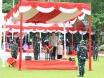 Komandan Jenderal Akademi TNI Letnan Jenderal TNI Rudianto, S.M., CSFA bersama Kepala Lembaga Pendidikan dan Latihan Polri, Komjen Pol. Drs. Purwadi Arianto, M.Si. membuka Latsitarda Nusantara XLIV/2024 di Lapangan Merdeka Balikpapan, Senin (6/5/2024). Foto: BorneoFlash/Ist