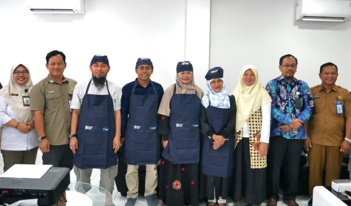 Otorita IKN bersama Kementerian Kesehatan (Kemenkes) menggelar Pelatihan Keamanan Pangan Siap Saji di IKN yang dilaksanakan di BNI KCP Sepaku pada Selasa (07/05/2024). Foto: HO/Humas OIKN