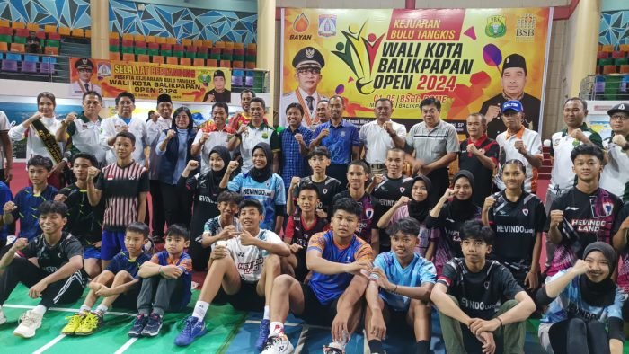Pembukaan Kejuaraan Bulu Tangkis Wali Kota Balikpapan Open 2024 yang berlangsung pada tanggal 01-05 Mei 2024 di Balikpapan Sport Convention Center (BSCC)/DOME dan Stadion Tennis Indoor.  Foto: BorneoFlash/Niken Sulastri