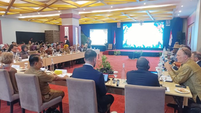 Pertemuan South-South Knowledge Exchange antar tiga negara, yakni Indonesia, Brazil dan Democratic Republik of the Congo, di Ballroom Platinum Hotel Balikpapan, pada hari Senin (27/5/2024). Foto: BorneoFlash/Niken Sulastri