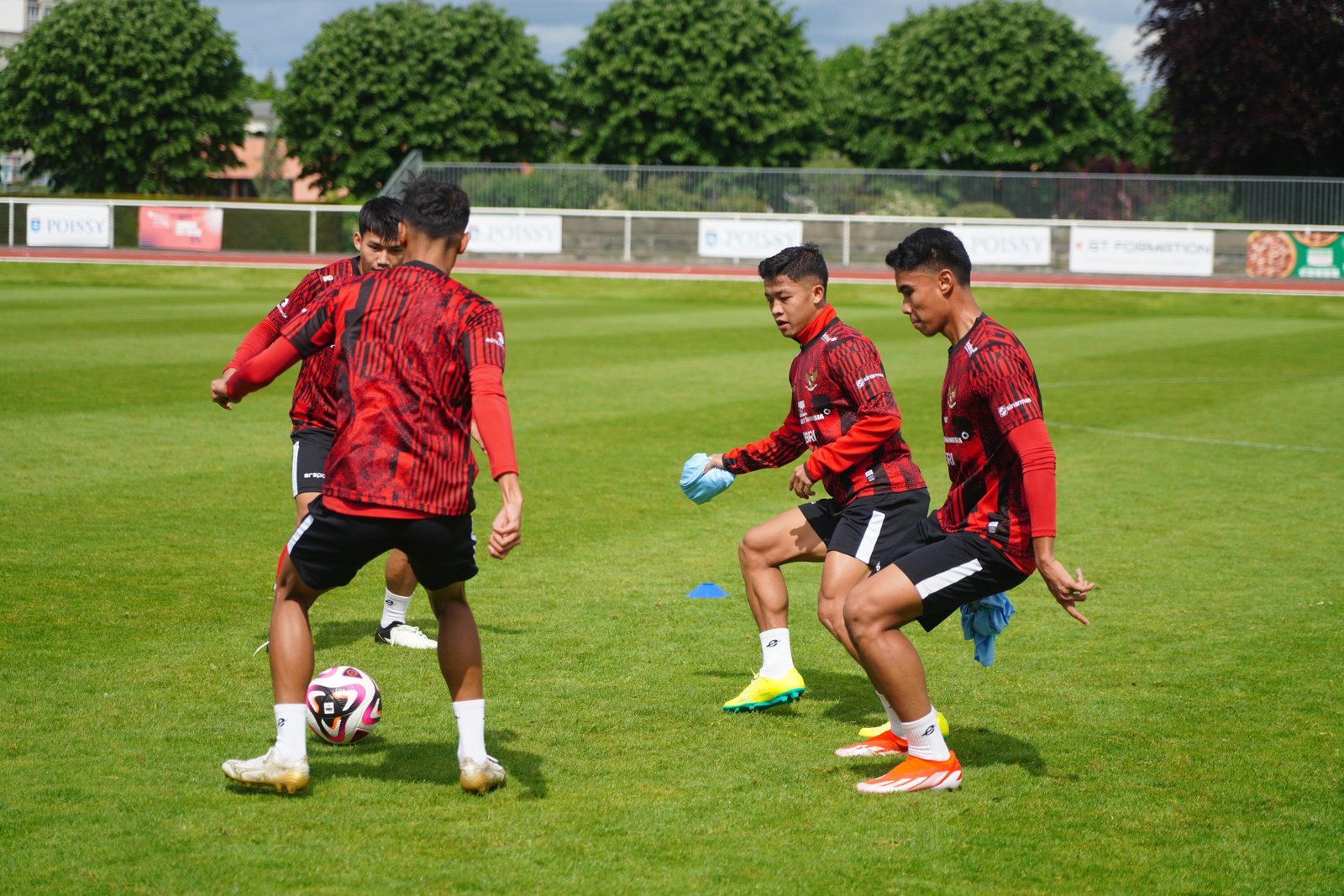 Latihan Perdana, Garuda Muda Adaptasi Cuaca di Paris