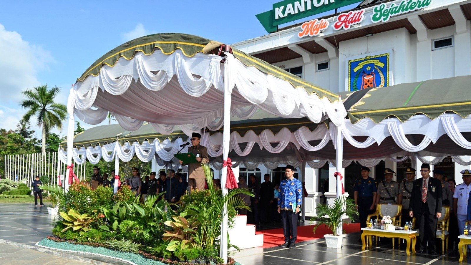 Upacara memperingati Hari Kebangkitan Nasional (Harkitnas) ke-116 di Halaman Kantor Bupati Paser, pada Senin (20/5/2024). Foto: HO/Media Center Paser