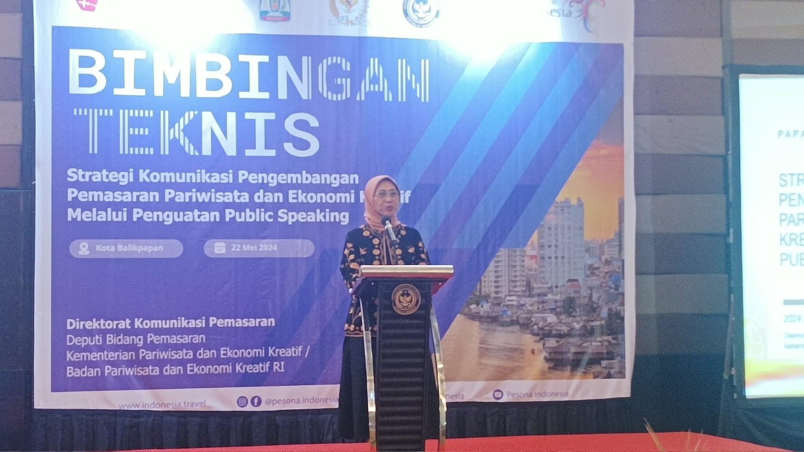 Wakil Ketua Komisi X DPR RI, Dr. Ir Hetifah Sjaifudian, MPP saat memberikan sambutan Wakil Ketua Komisi X DPR RI, Dr. Ir Hetifah Sjaifudian, MPP saat memberikan sambutan pada Bimbingan Teknis Strategi Komunikasi Pengembangan Pemasaran Pariwisata dan Ekonomi Kreatif Melalui Penguatan Public Speaking, yang berlangsung di Swiss Belhotel Balikpapan, pada hari Rabu (22/5/2024). Foto: BorneoFlash/Niken Sulastri