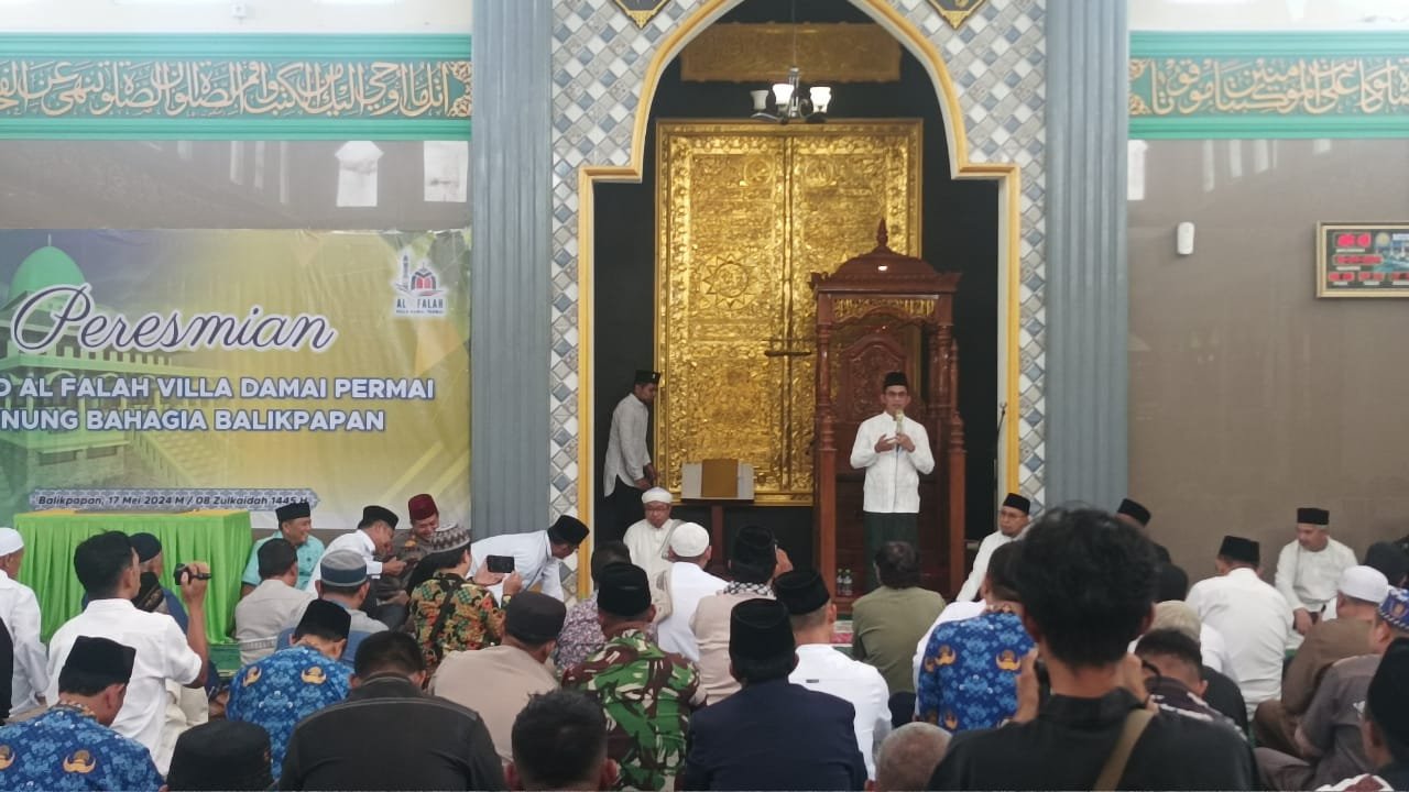 Wali Kota Balikpapan H. Rahmad Mas'ud saat meresmikan Masjid Al-Falah Villa Damai Permai di Kelurahan Gunung Bahagia, Kecamatan Balikpapan Selatan, Kota Balikpapan, pada hari Jumat (17/5/2024). Foto: BorneoFlash/Niken Sulastri