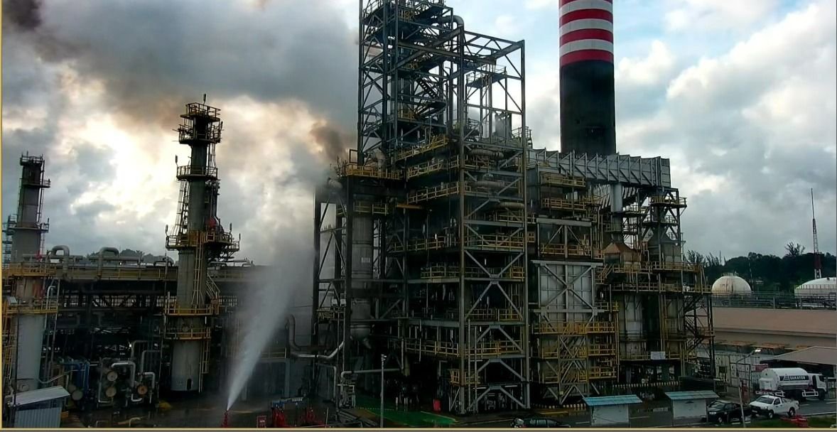 Kilang Pertamina Balikpapan Kembali Aman, Tim Pemadam Berhasil Padamkan Api!