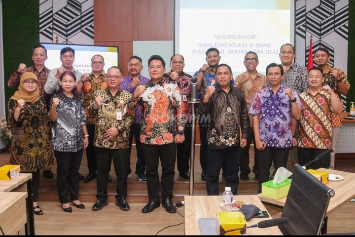 Bupati Mahakam Ulu Bonifasius Belawan Geh didampingi Sekda Stephanus Madang dan Inspektur Inspektorat Mahulu Budi Gunarjo Ompusunggu beserta Kepala OPD terkait Foto Bersama Dekan dan jajaran FIA UI, di Ruang Smartclass Studentpreneur Gedung M FIA UI Depok, Selasa (04/06/2024). Foto: HO/Prokopim Mahulu