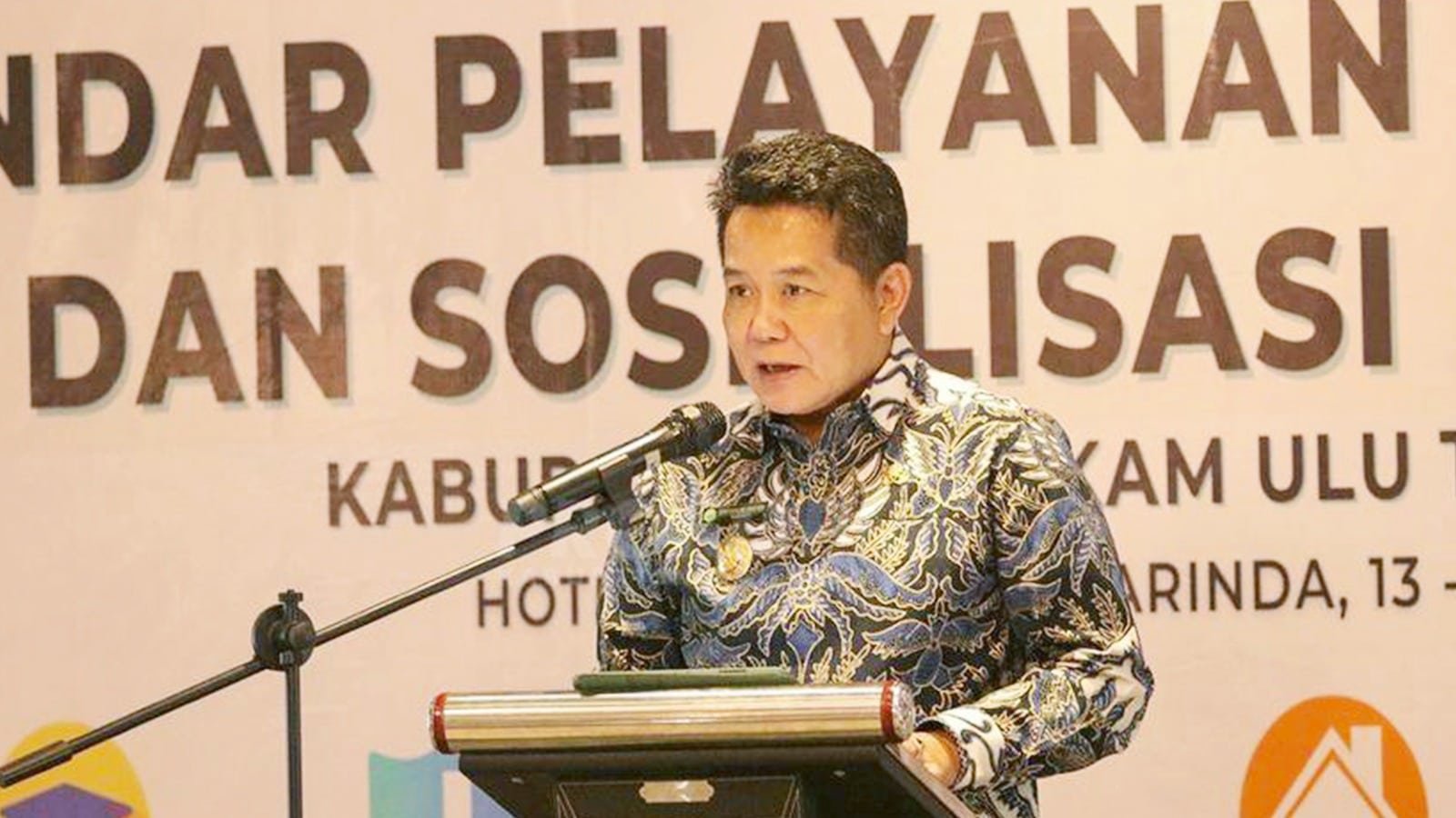 Bupati Mahulu Bonifasius Belawan Geh saat membuka Rakor Fasilitasi Penguatan Standar Pelayanan Minimal (SPM) Tahun 2024 di Ballroom Hotel Mercure Samarinda, Kamis (13/06/2024). Foto: HO/Prokopim Mahulu