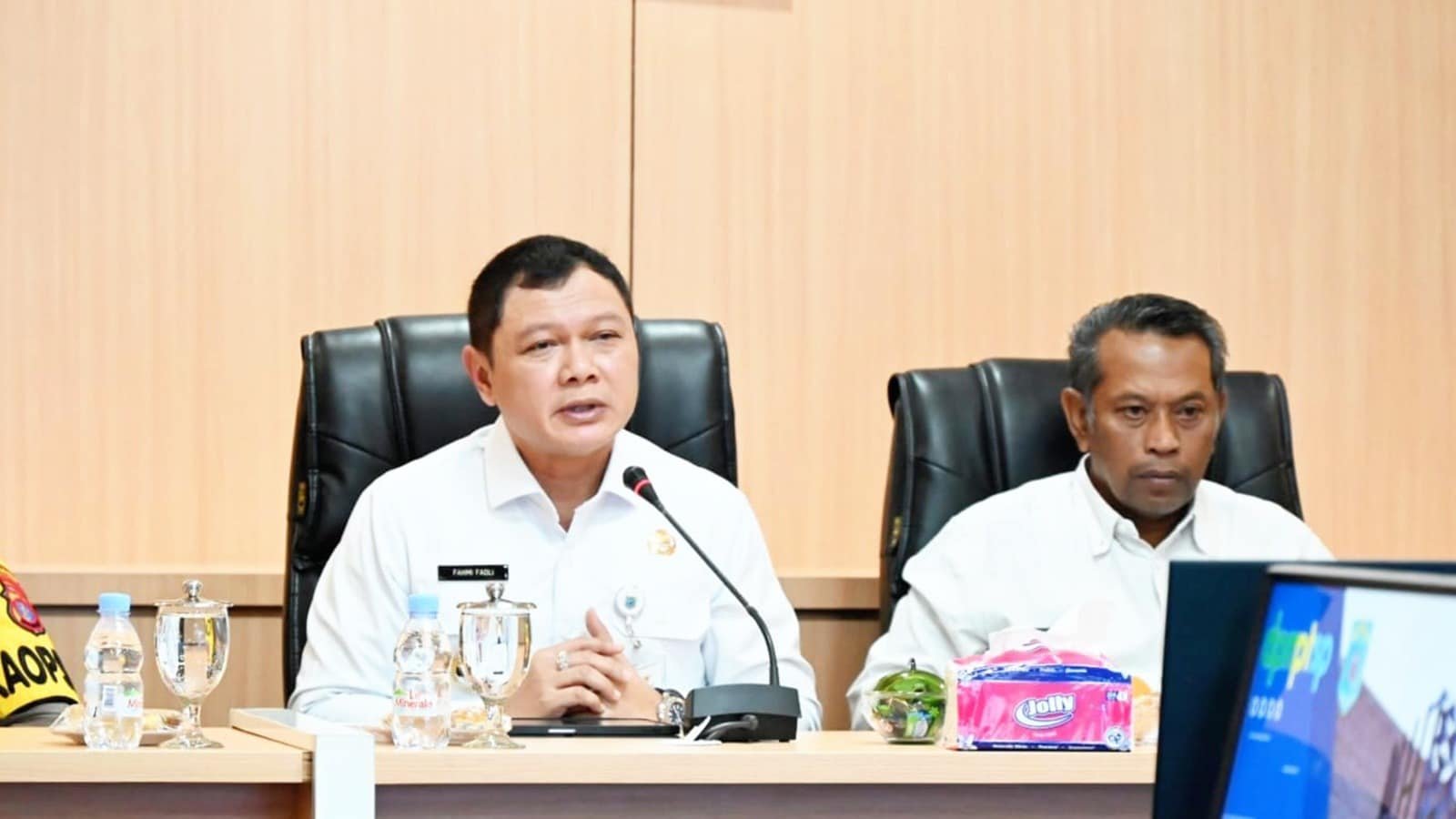 Bupati Paser, Fahmi Fadli saat memimpin rapat persiapan Mal Pelayanan Publik (MPP), Rabu (19/6/2024). Foto: BorneoFlash/IST