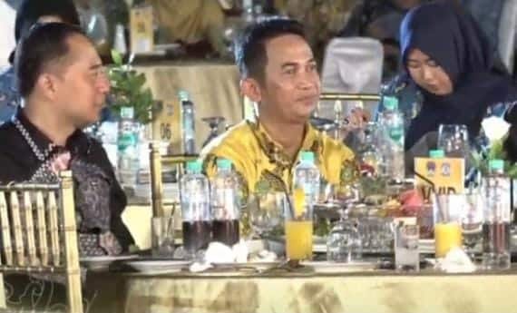 Wali Kota Balikpapan, H Rahmad Mas'ud Bersama Ketua APEKSI, Eri Cahyadi Saat Gala Dinner APEKSI XVII Tahun 2024 yang berlangsung di Halaman Balai Kota Balikpapan, Senin (3/6/2024). Foto: BorneoFlash/IST