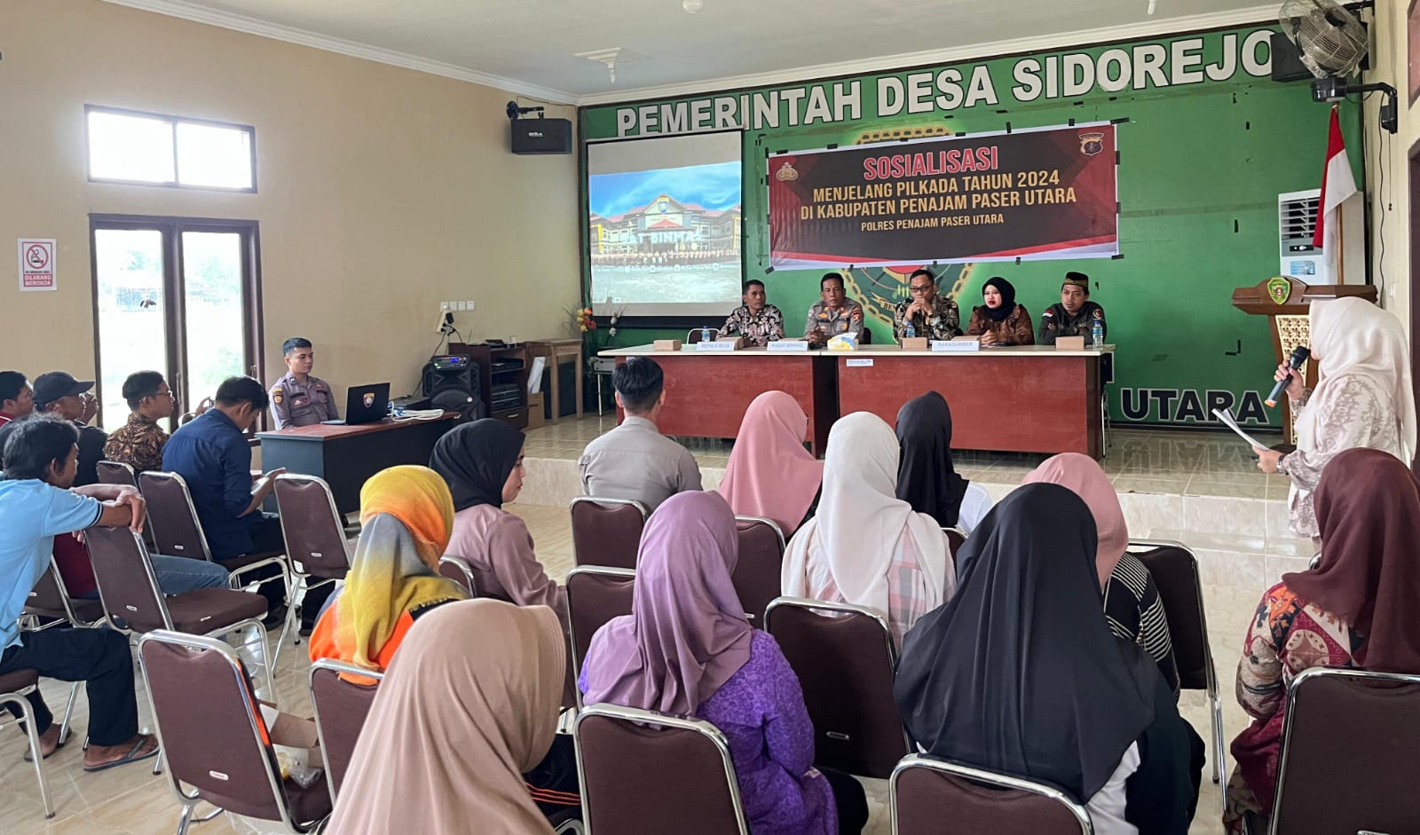 Kegiatan Sosialisasi Menghadapi Pemilihan Kepala Daerah (Pilkada) tahun 2024, di Gedung Serba Guna Desa Sidorejo Kabupaten Penajam Paser Utara, pada hari Jumat, (14/06/2024). Foto: HO/Humas Polda Kaltim
