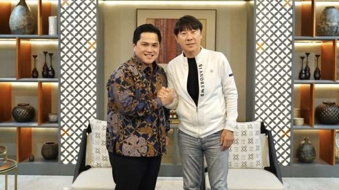 Ketua Umum PSSI Erick Thohir dan pelatih timnas Indonesia Shin Tae-yong. Foto: HO/pssi.org