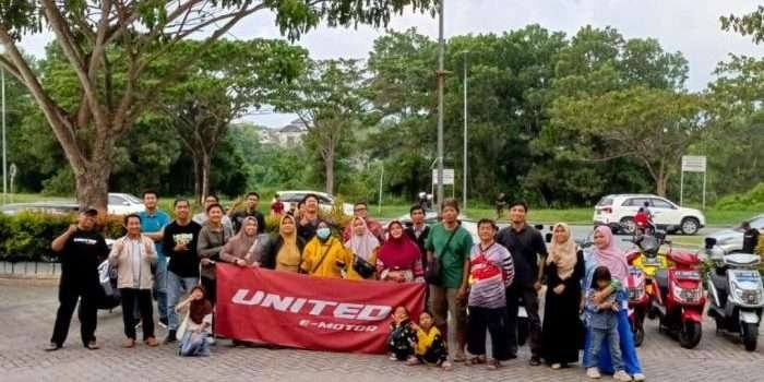 Komunitas Silent Rider United Borneo gelar Kopdar dan Gathering pertama yang diprakarsai Kalla Kars Cabang Balikpapan, di lapangan parkir Showroom United E-Motor Balikpapan, Sabtu (22/6/2024). Foto: BorneoFlash/Niken Sulastri