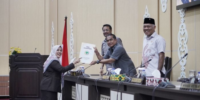 Rapat Paripurna DPRD, Fraksi Golkar- Hanura Beri Pandangan Umum Nopen Wali Kota Pertanggungjawaban Pelaksanaan APBD 2023