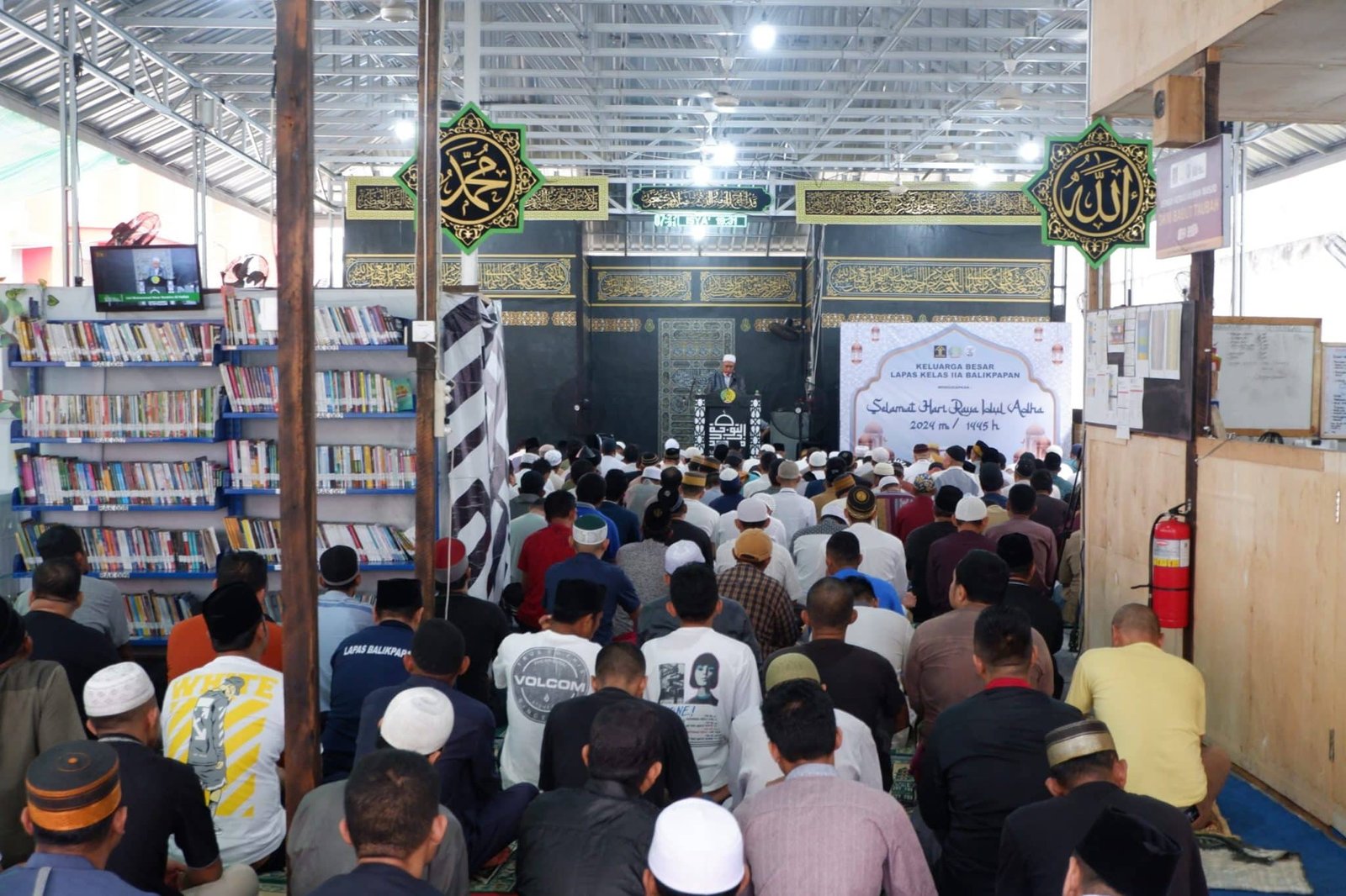 Pelaksanaan sholat Ied di Masjid Babut Taubah Lapas Balikpapan, pada hari Senin (17/6/2024) pagi. Foto: BorneoFlash/Ist