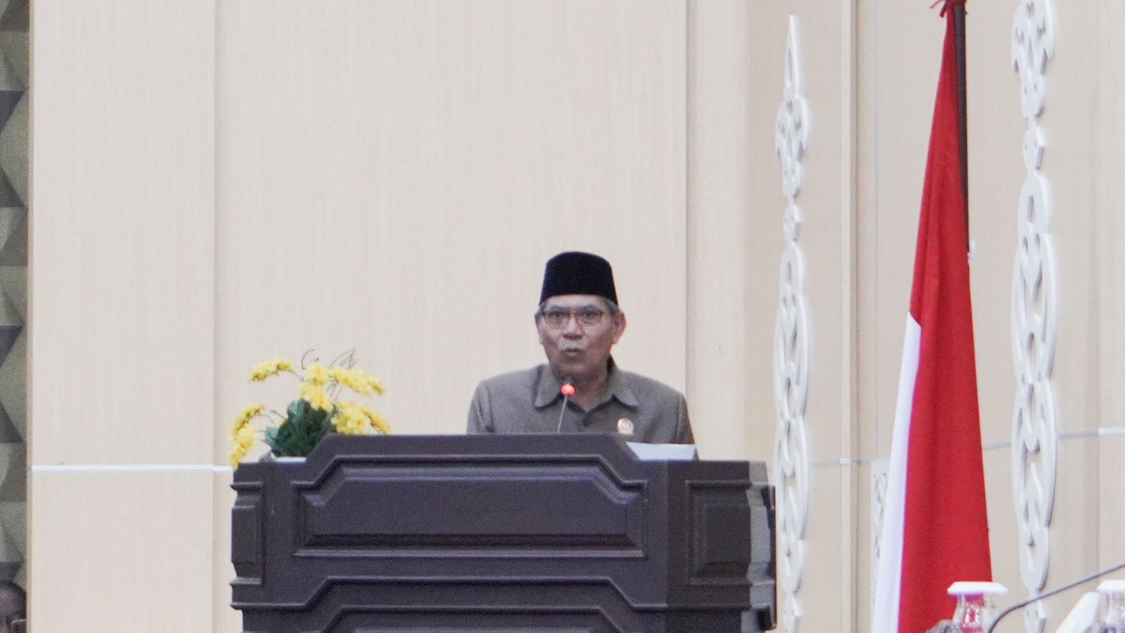 Pandangan Umum Fraksi PPP include Perindo yang disampaikan Capt M Hatta Umar, pada rapat paripurna DPRD Balikpapan, di Ruang Rapat Paripurna DPRD Balikpapan, pada hari Jumat (7/6/2024). Foto: BorneoFlash/IST