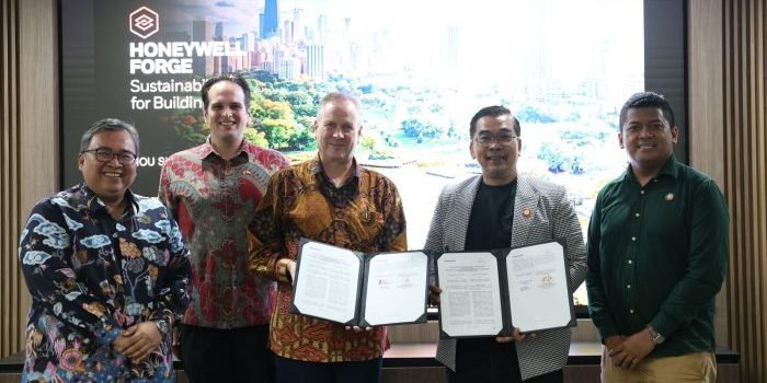 Penandatanganan nota kesepahaman antara Otorita Ibu Kota Nusantara (IKN) dan Honeywell Indonesia di Kantor OIKN, Jakarta (11/06/2024). Foto: HO/Humas OIKN