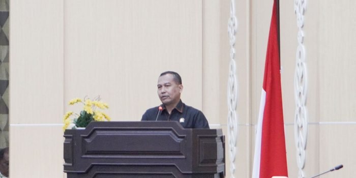 Penyampaian pemandangan umum Fraksi PKS disampaikan Slamet Iman Santoso, dalam Rapat paripurna yang berlangsung di Ruang Rapat Paripurna DPRD Balikpapan, pada hari Jumat (7/6/2024). Foto:BorneoFlash/IST