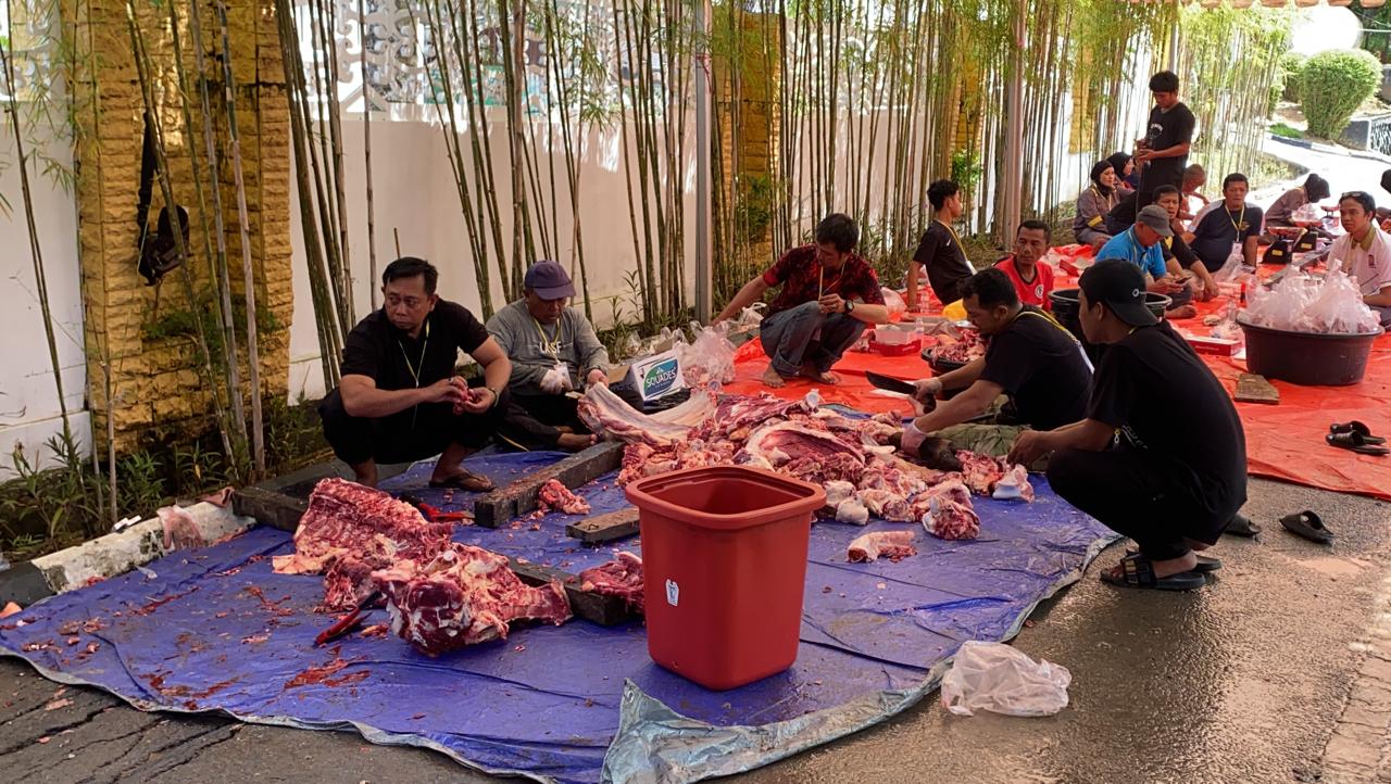 Hari Raya Idul Adha 1445 Hijriah, Wali Kota Balikpapan Sembelih Delapan Sapi