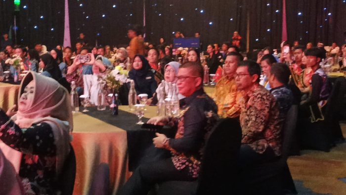 Peserta YCC saat mengikuti gala dinner di Ballroom Novotel Hotel Balikpapan, pada hari Sabtu (01/06/2024). Foto: BorneoFlash.com/Niken Sulastri.