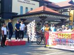 Pj Bupati PPU, Makmur Marbun melepas peserta Fun Bike dan Jalan Sehat, Perayaan HUT Ke-78 Bhayangkara pada Sabtu (22/6/2024) pagi. Foto: IST/DiskominfoPPU